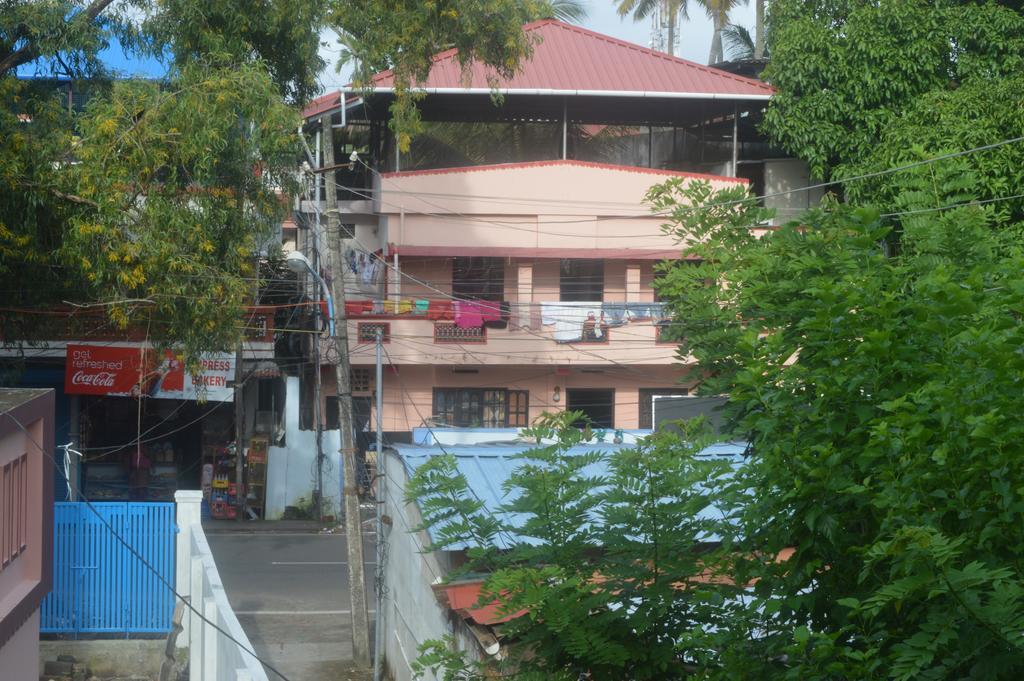 The Pod Cochin Homestay Kochi Exterior foto