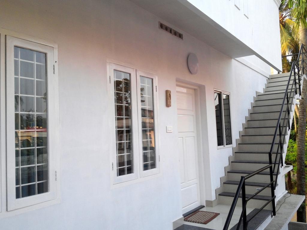 The Pod Cochin Homestay Kochi Exterior foto